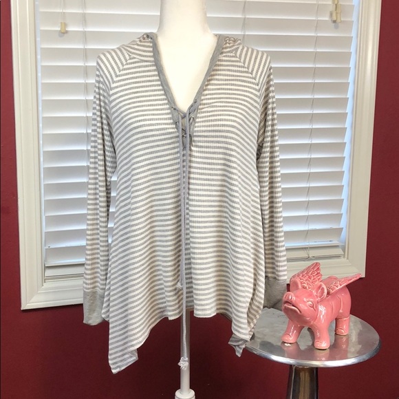 Altar'd State Tops - Altar’d State Gray/white hooded tunic